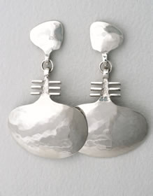 Symbol earrings in silver EL9